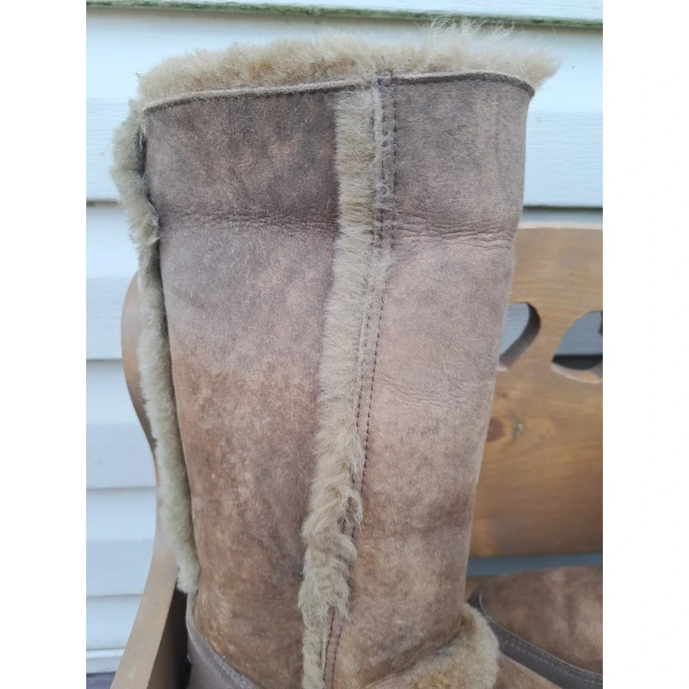 UGG Australia Women's Sundance II Revival Winter Chestnut Boots 9 W Sheepskin